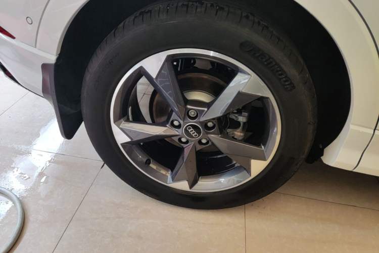 Used Audi Q3 2024 35 TFSI Fashion Dynamic Edition Right Rear Wheel Hub