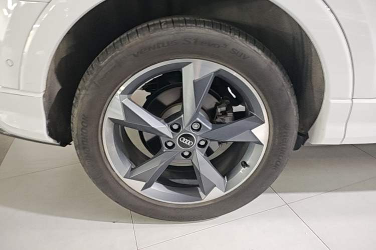 Used Audi Q3 2024 35 TFSI Fashion Dynamic Edition Right Rear Wheel Hub