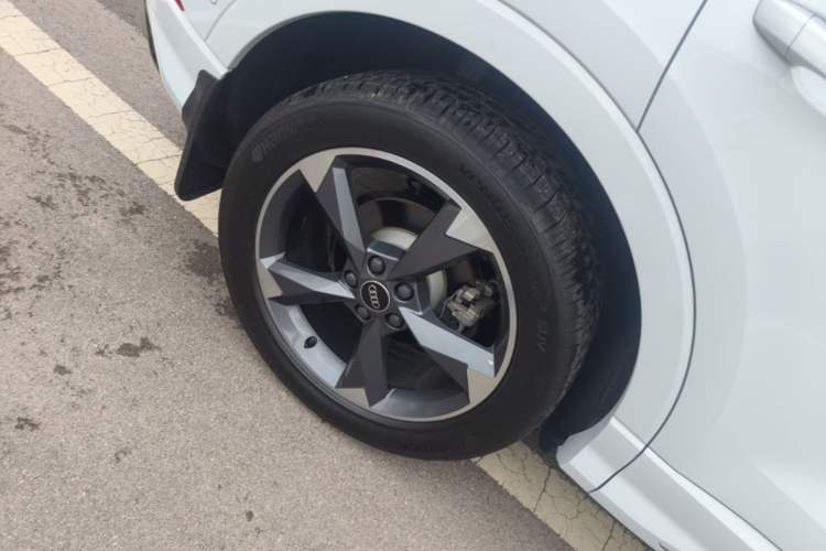 Used Audi Q3 2024 35 TFSI Fashion Dynamic Edition Right Rear Wheel Hub