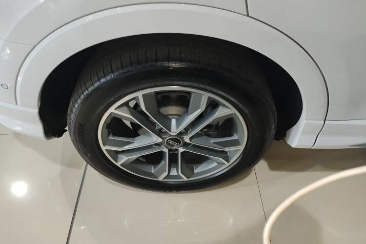 Used Audi Q3 2024 40 TFSI Fashion Dynamic Model Right Rear Wheel Hub