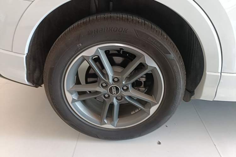 Used Audi Q3 2024 35 TFSI Ambition Dynamic Edition Right Rear Wheel Hub