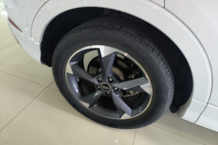 Used Audi Q3 2024 35 TFSI Fashion Dynamic Edition Right Rear Wheel Hub