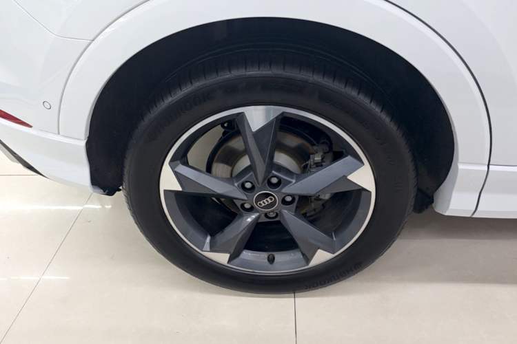 Used Audi Q3 2024 35 TFSI Fashion Dynamic Edition Right Rear Wheel Hub