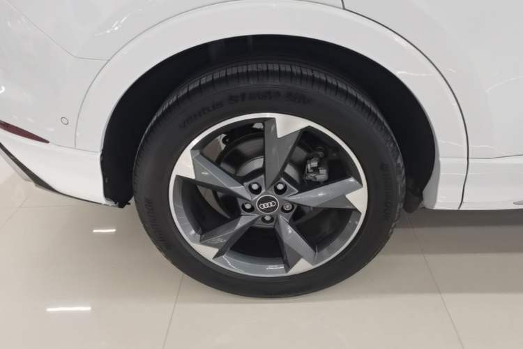 Used Audi Q3 2024 35 TFSI Fashion Dynamic Edition Right Rear Wheel Hub