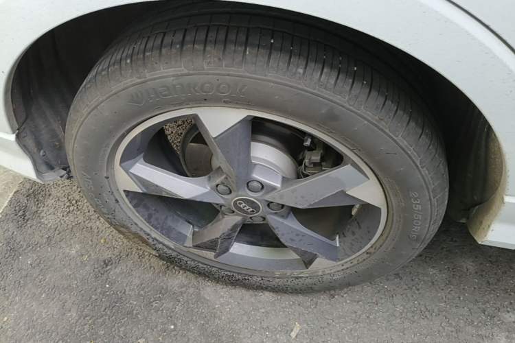 Used Audi Q3 2024 35 TFSI Fashion Dynamic Edition Right Rear Wheel Hub