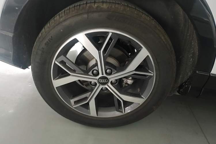Used Audi Q3 2024 35 TFSI Stylish and Elegant Edition Right Rear Wheel Hub