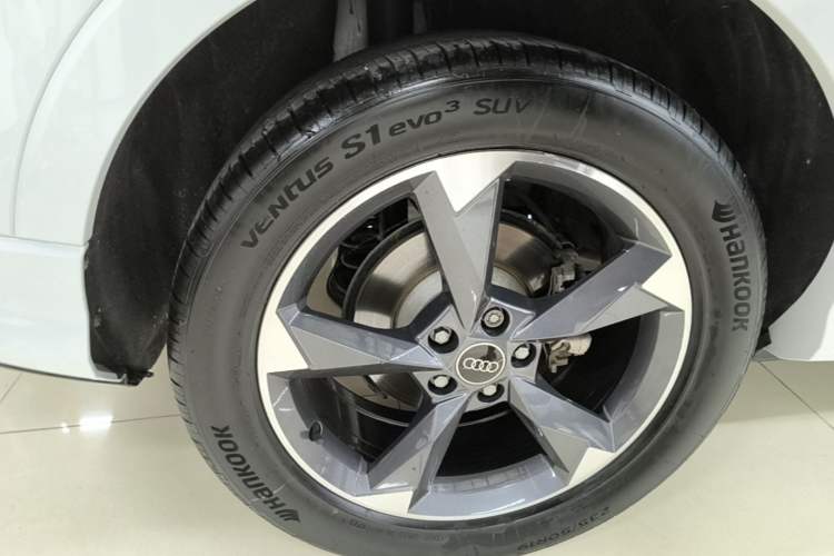 Used Audi Q3 2024 35 TFSI Fashion Dynamic Edition Right Rear Wheel Hub