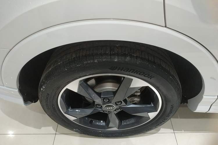 Used Audi Q3 2024 35 TFSI Fashion Dynamic Edition Right Rear Wheel Hub