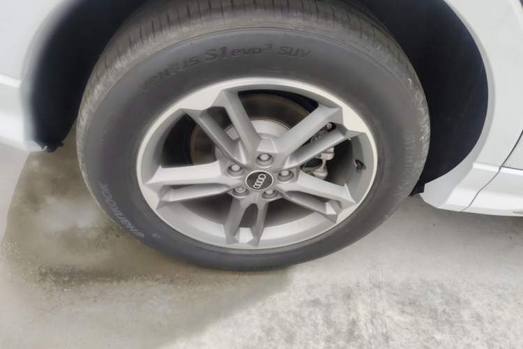 Used Audi Q3 2024 35 TFSI Ambition Dynamic Edition Right Rear Wheel Hub