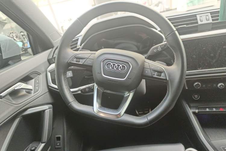 Used Audi Q3 2024 35 TFSI Fashion Dynamic Edition Steering Wheel