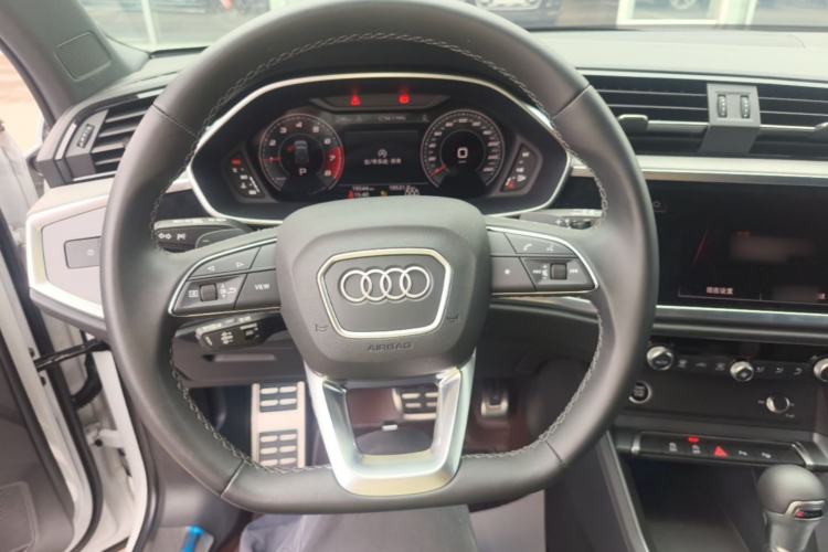 Used Audi Q3 2024 35 TFSI Fashion Dynamic Edition Steering Wheel