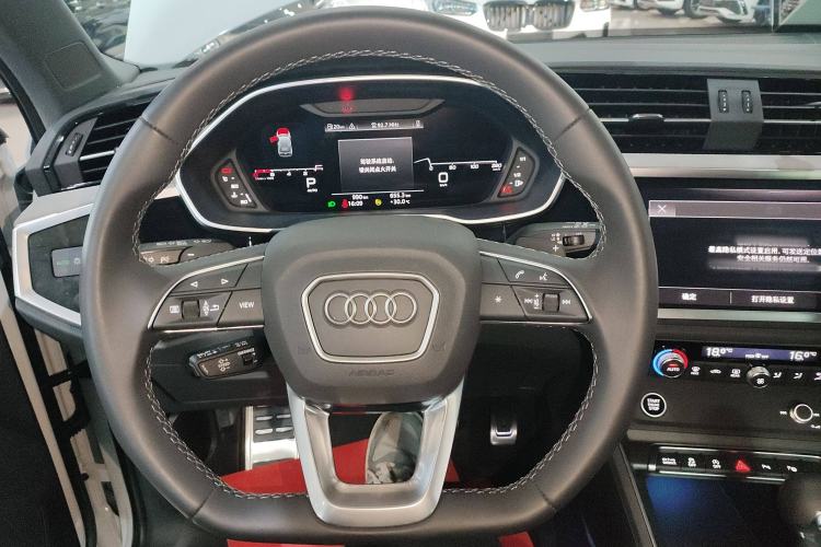 Used Audi Q3 2024 40 TFSI Fashion Dynamic Model Steering Wheel