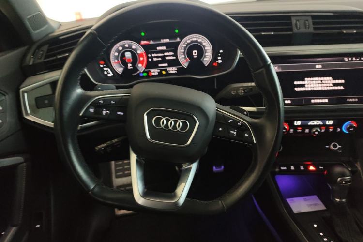 Used Audi Q3 2024 40 TFSI Fashion Dynamic Model Steering Wheel