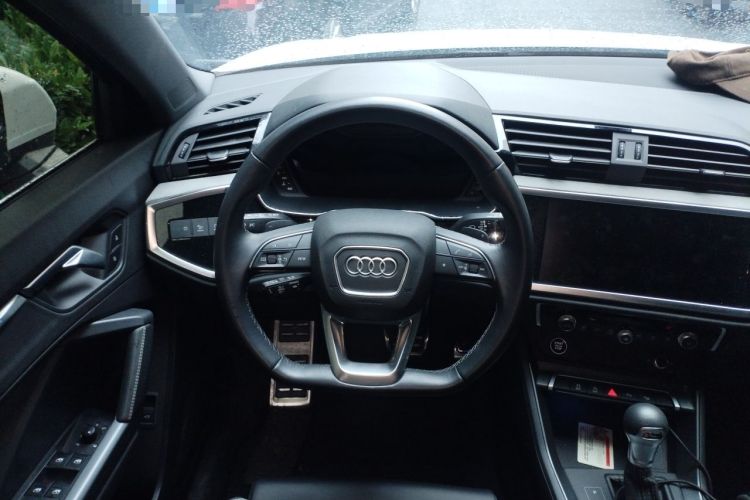 Used Audi Q3 2024 35 TFSI Fashion Dynamic Edition Steering Wheel