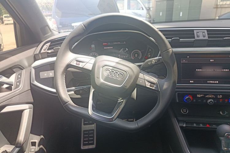 Used Audi Q3 2024 35 TFSI Fashion Dynamic Edition Steering Wheel