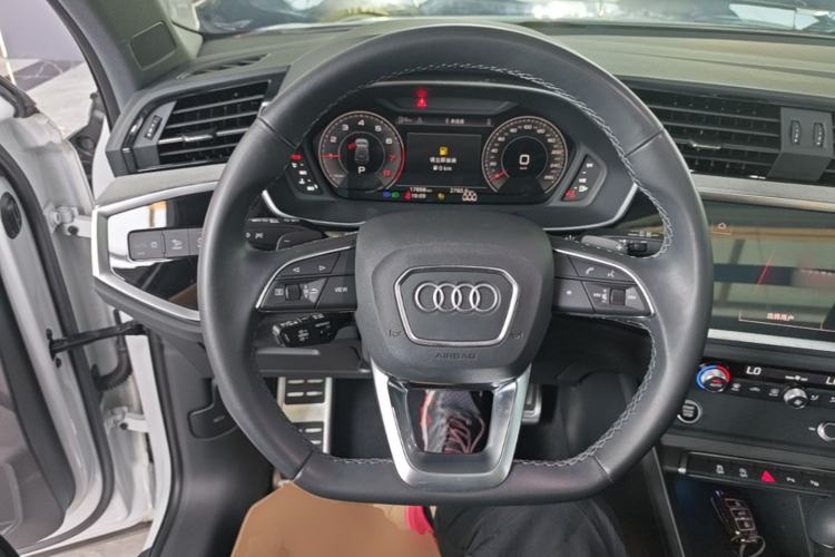 Used Audi Q3 2024 35 TFSI Fashion Dynamic Edition Steering Wheel