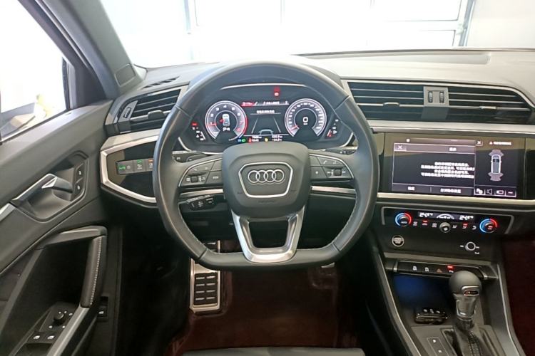 Used Audi Q3 2024 35 TFSI Fashion Dynamic Edition Steering Wheel