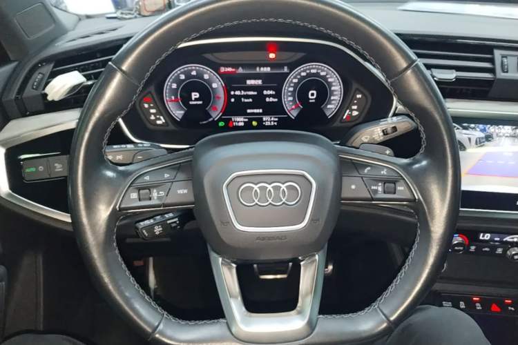 Used Audi Q3 2024 40 TFSI Fashion Dynamic Model Steering Wheel