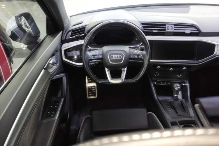 Used Audi Q3 2024 35 TFSI Fashion Dynamic Edition Steering Wheel