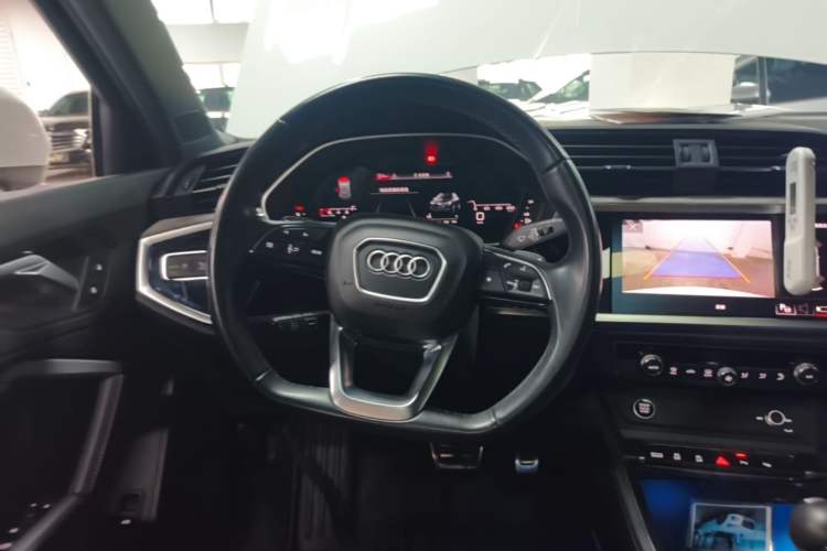 Used Audi Q3 2024 40 TFSI Fashion Dynamic Model Steering Wheel