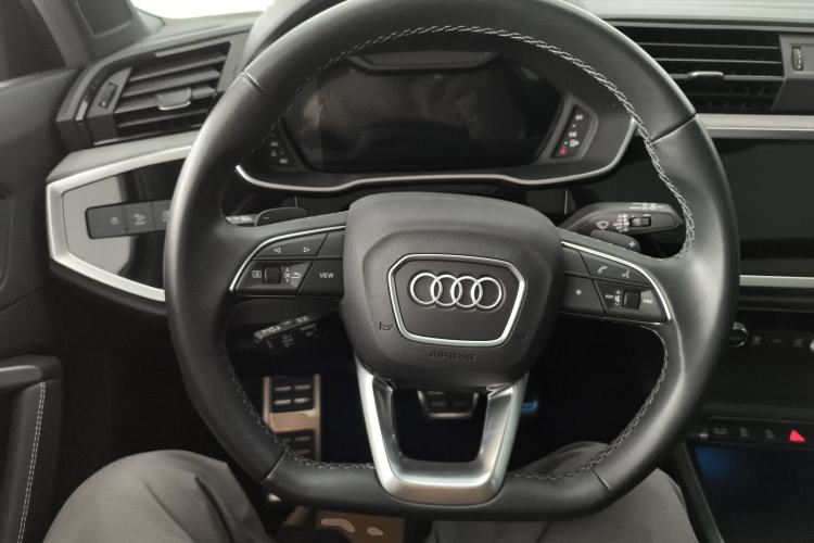 Used Audi Q3 2024 40 TFSI Fashion Dynamic Model Steering Wheel