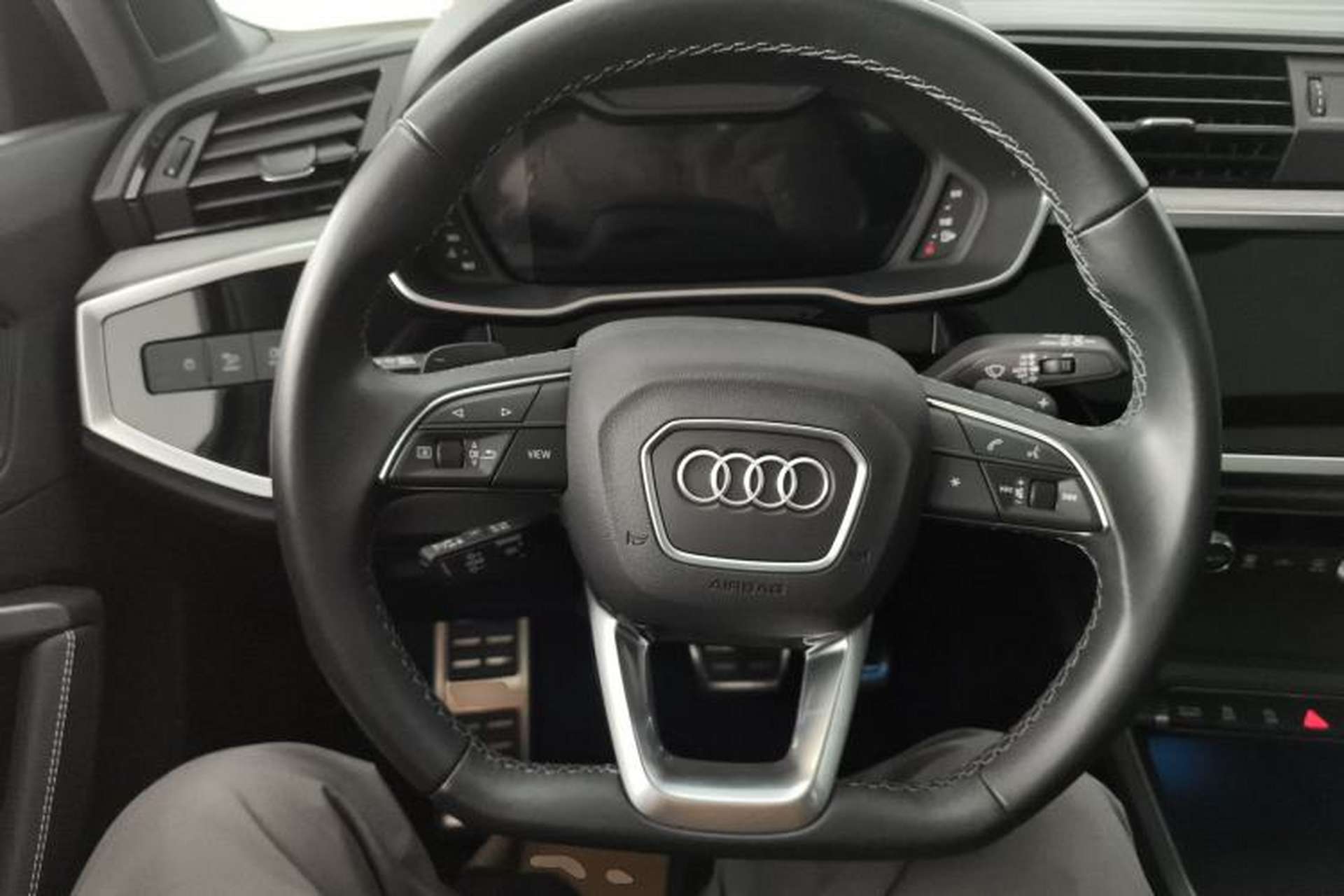 Used Audi Q3 2024 40 TFSI Fashion Dynamic Model Steering Wheel