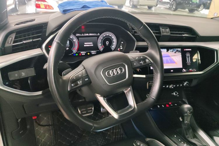 Used Audi Q3 2024 35 TFSI Fashion Dynamic Edition Steering Wheel