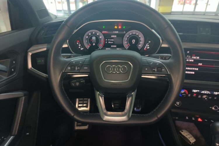 Used Audi Q3 2024 35 TFSI Fashion Dynamic Edition Steering Wheel