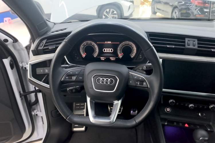 Used Audi Q3 2024 35 TFSI Fashion Dynamic Edition Steering Wheel