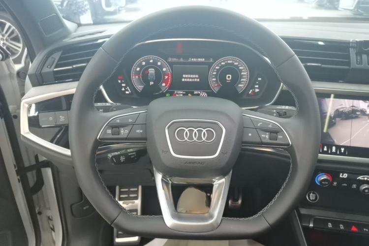 Used Audi Q3 2024 35 TFSI Fashion Dynamic Edition Steering Wheel