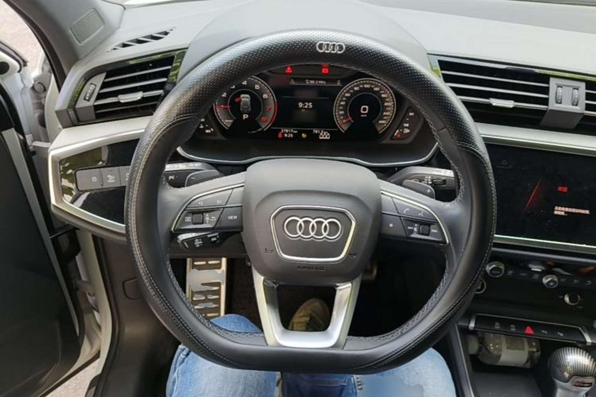 Used Audi Q3 2024 35 TFSI Fashion Dynamic Edition Steering Wheel