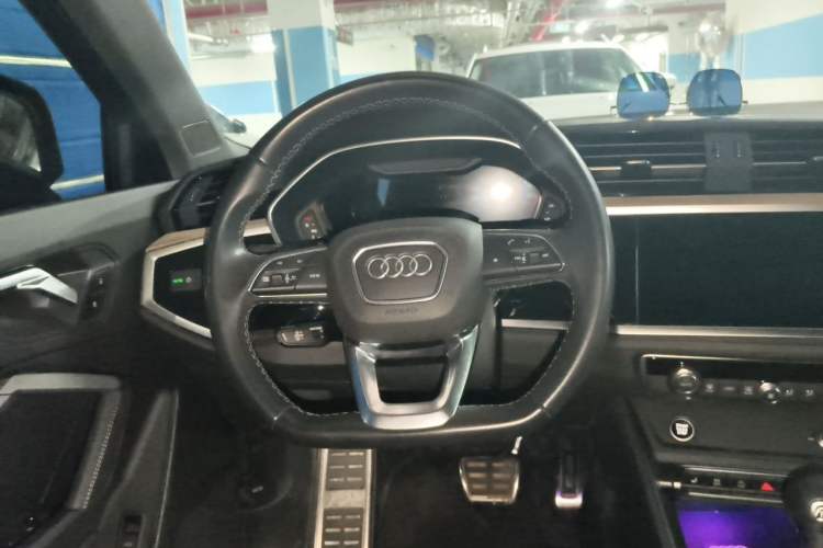 Used Audi Q3 2024 35 TFSI Stylish and Elegant Edition Steering Wheel
