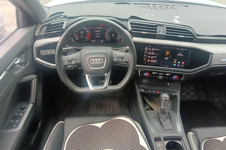 Used Audi Q3 2024 35 TFSI Fashion Dynamic Edition Steering Wheel