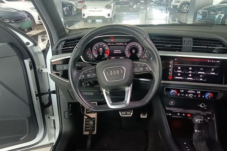 Used Audi Q3 2024 35 TFSI Fashion Dynamic Edition Steering Wheel