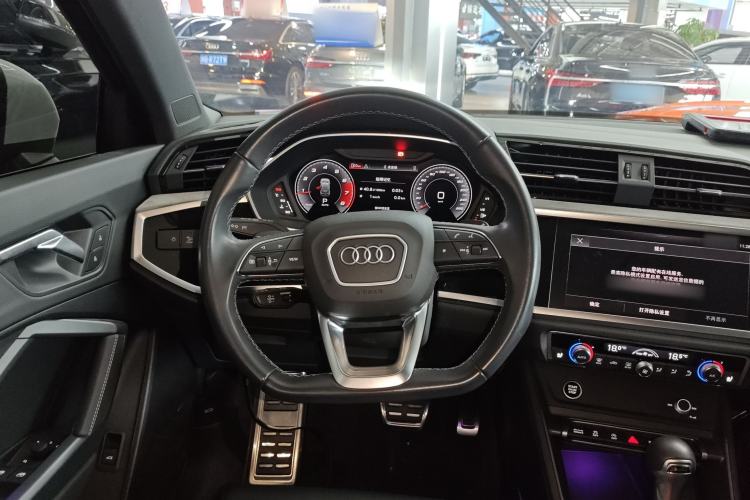 Used Audi Q3 2024 40 TFSI Fashion Dynamic Model Steering Wheel