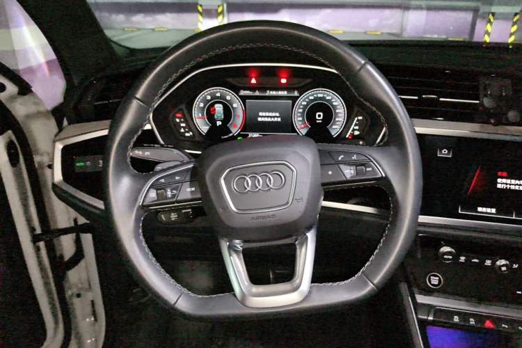 Used Audi Q3 2024 35 TFSI Fashion Dynamic Edition Steering Wheel