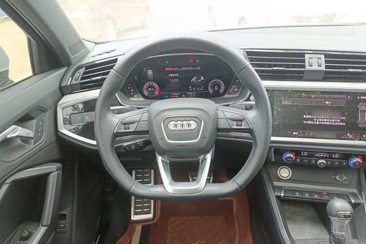 Used Audi Q3 2024 35 TFSI Fashion Dynamic Edition Steering Wheel