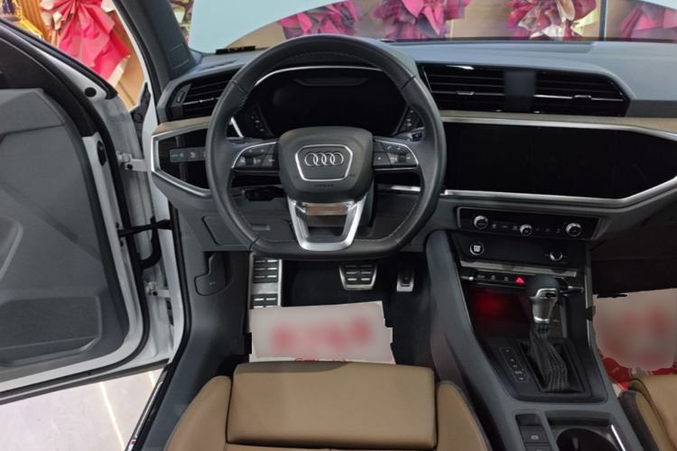 Used Audi Q3 2024 40 TFSI Fashion Dynamic Model Steering Wheel
