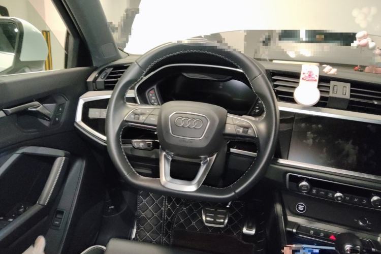 Used Audi Q3 2024 35 TFSI Fashion Dynamic Edition Steering Wheel