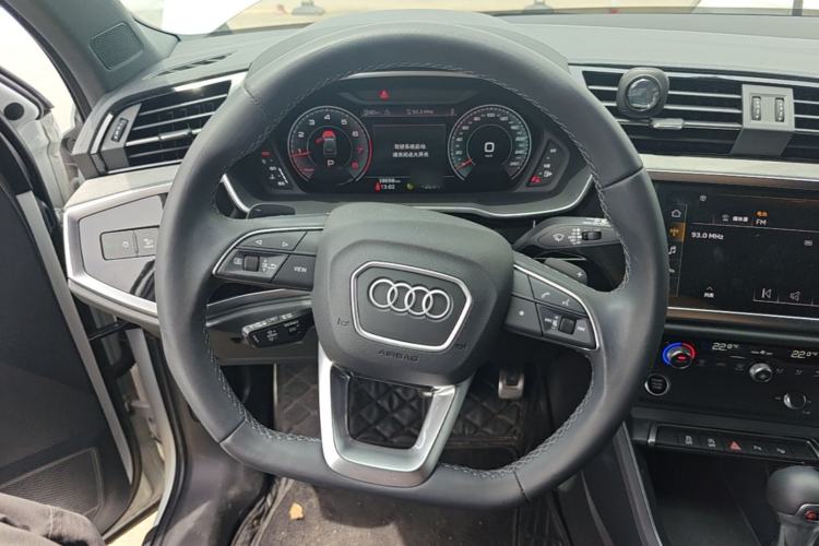 Used Audi Q3 2024 35 TFSI Fashion Dynamic Edition Steering Wheel