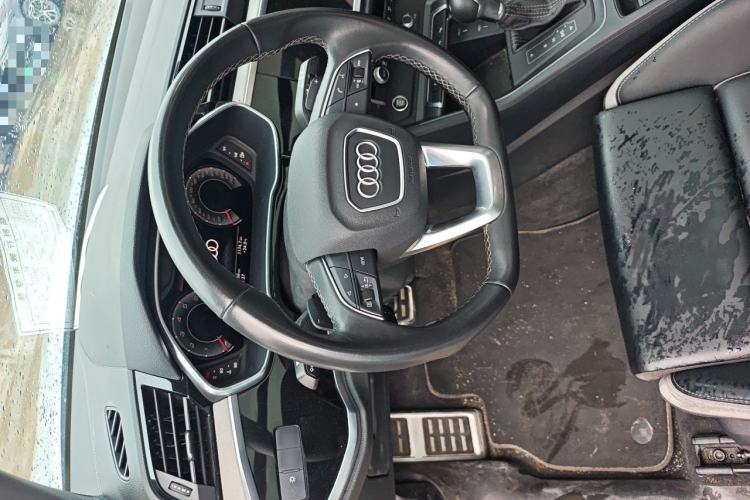 Used Audi Q3 2024 35 TFSI Fashion Dynamic Edition Steering Wheel
