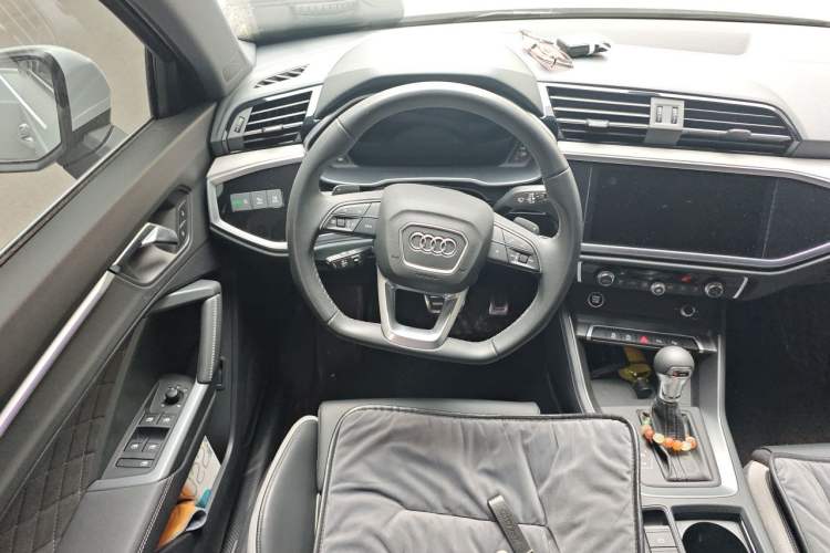 Used Audi Q3 2024 35 TFSI Fashion Dynamic Edition Steering Wheel