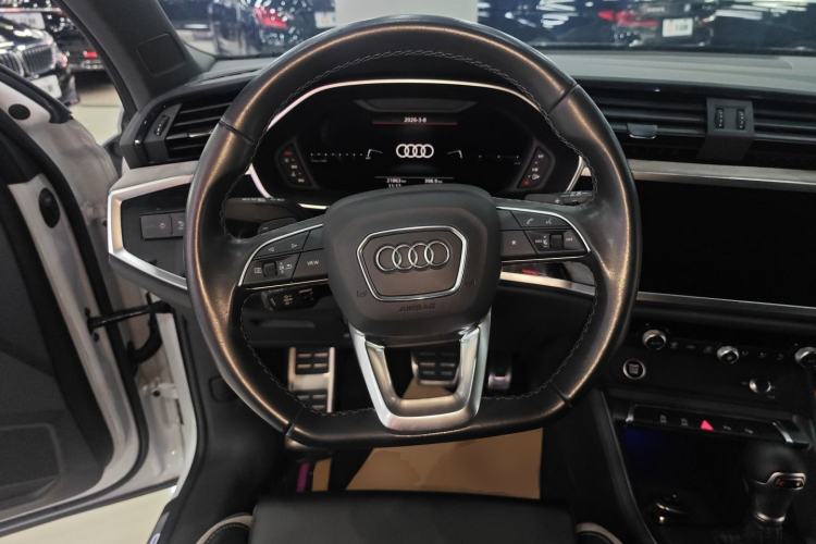 Used Audi Q3 2024 35 TFSI Fashion Dynamic Edition Steering Wheel
