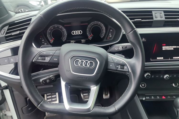 Used Audi Q3 2024 40 TFSI Fashion Dynamic Model Steering Wheel