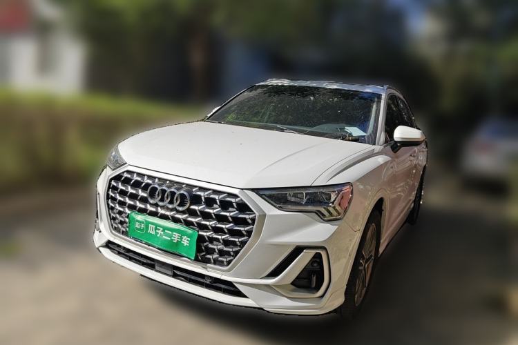 Audi Q3 2024 40 TFSI Fashion Dynamic Model