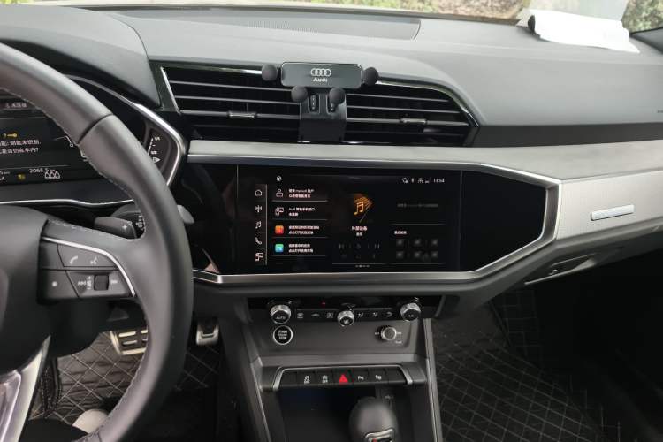 Used Audi Q3 2025 quattro 45th Anniversary Edition 35TFSI Advanced Style Model Audio And AC Panel