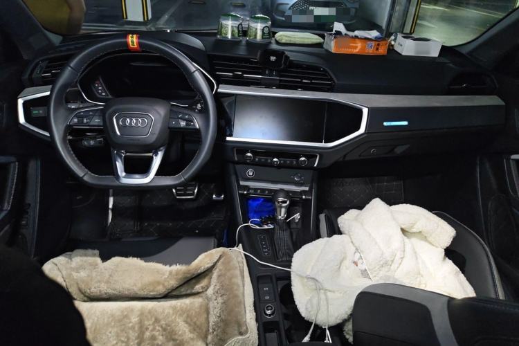Used Audi Q3 2025 quattro 45th Anniversary Edition 40TFSI Fashionable and Dynamic Model Center Console