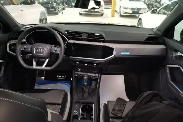Used Audi Q3 2025 quattro 45th Anniversary Edition 35TFSI Fashionable and Dynamic Model Center Console