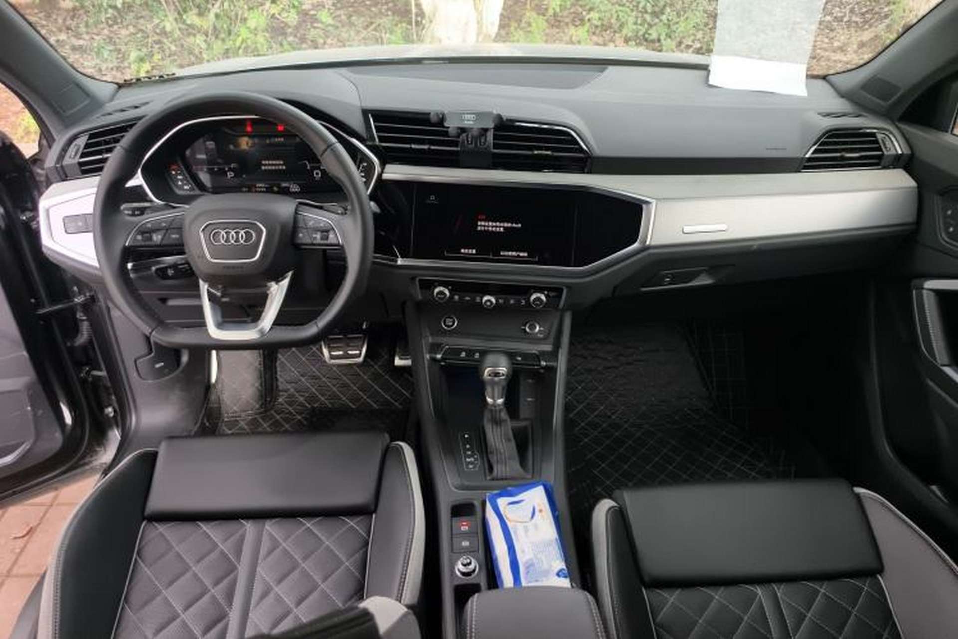 Used Audi Q3 2025 quattro 45th Anniversary Edition 35TFSI Advanced Style Model Center Console