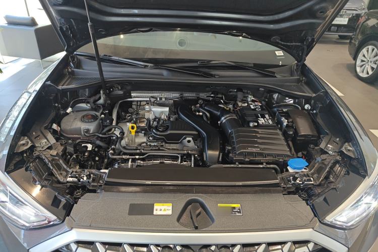 Used Audi Q3 2025 quattro 45th Anniversary Edition 35TFSI Fashionable and Dynamic Model Engine Bay